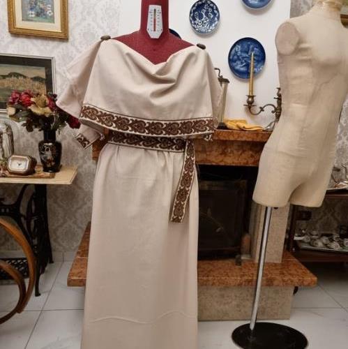 ABITO COSTUME STORICO FEMMINILE ROMANO ART 18