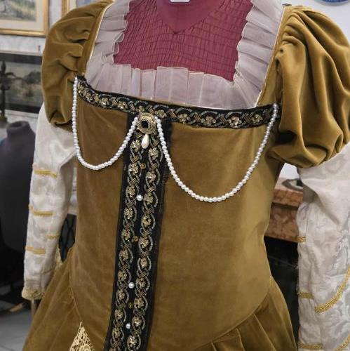 ABITO STORICO FEMMINILE 1500 NOLEGGIO