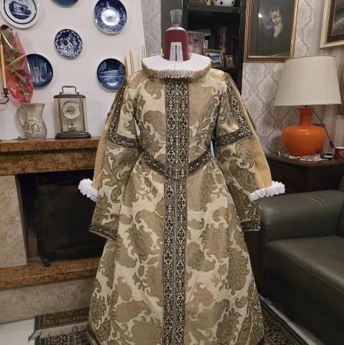 ABITO STORICO FEMMINILE SECONDA MET 1500