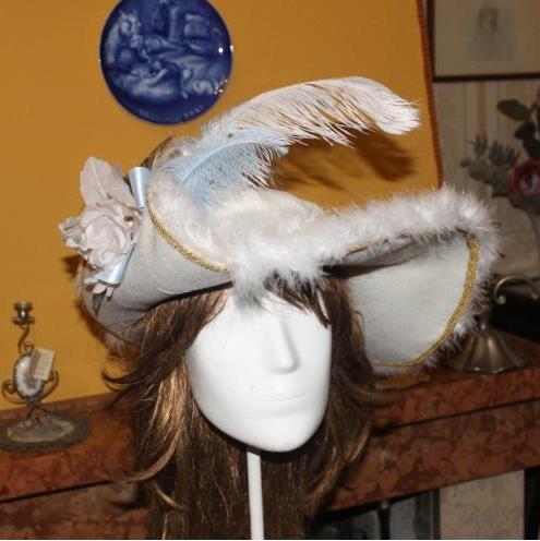 CAPPELLI FEMMINILI ABITI FEMMINILI